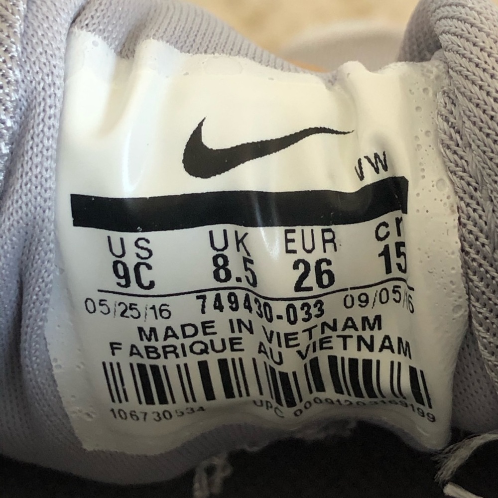 Children’s Nike shoes - Picture 4 of 4